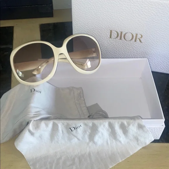 Dior Elegant Cream Sunglasses SGTS13IXR78F2_SBG_E03?$  main image 3